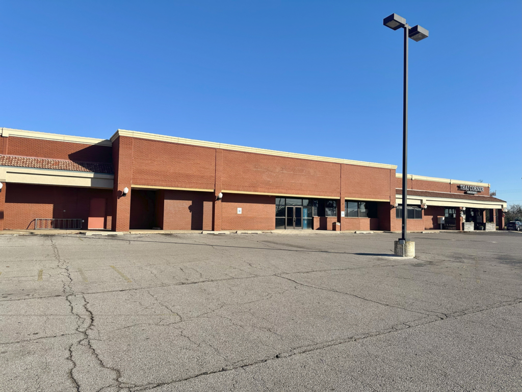 Screenshot 2025-12-14 at 08-49-11 1409-E-Danforth.jpg (JPEG Image 4032 × 3024 pixels) — Scaled (22%)